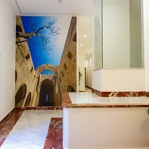 palazzo-caltagirone-apartments.sicilyhotelsitaly.net/
