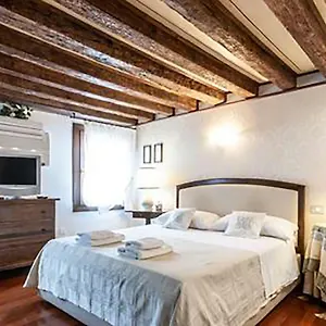 venice-lucas-house.hotelinveneto.com/