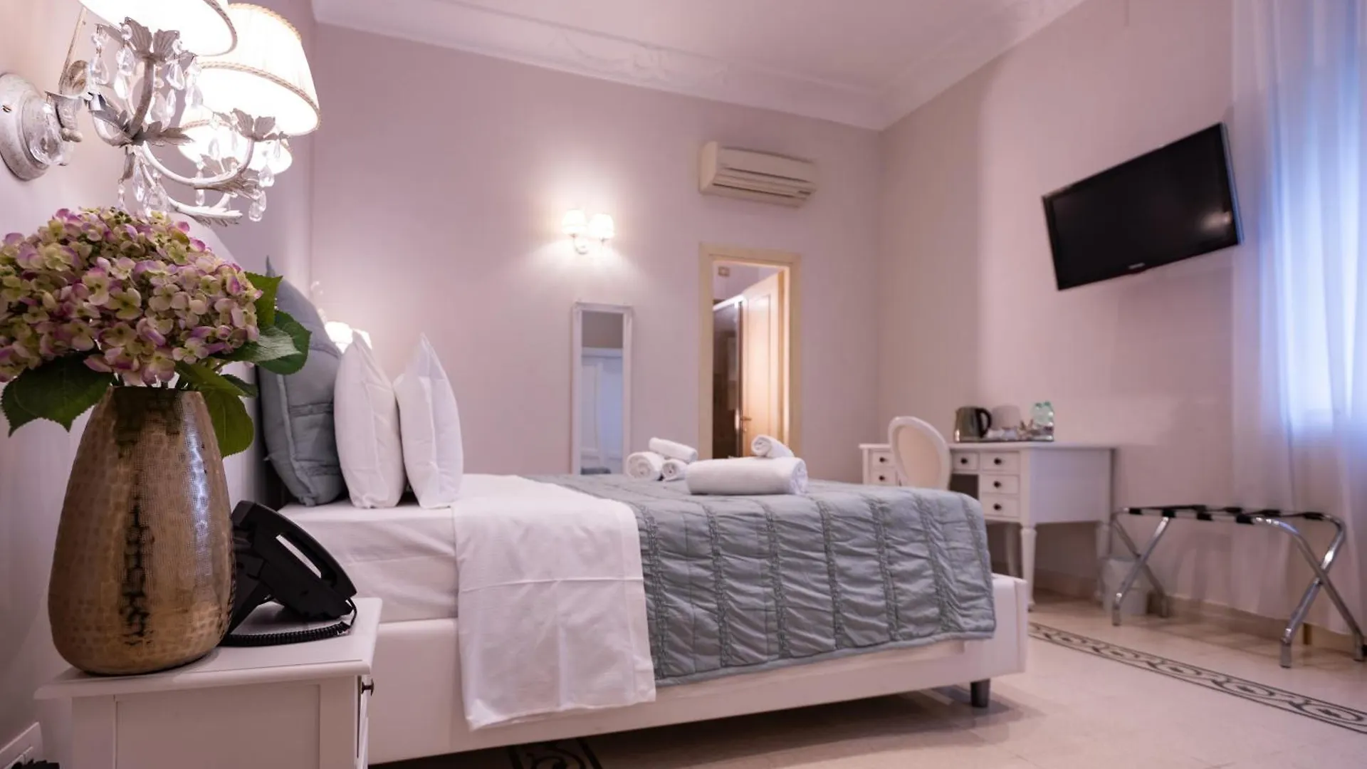 **  Contessa Arrivabene Antica Dimora Bed & Breakfast Rome Italy